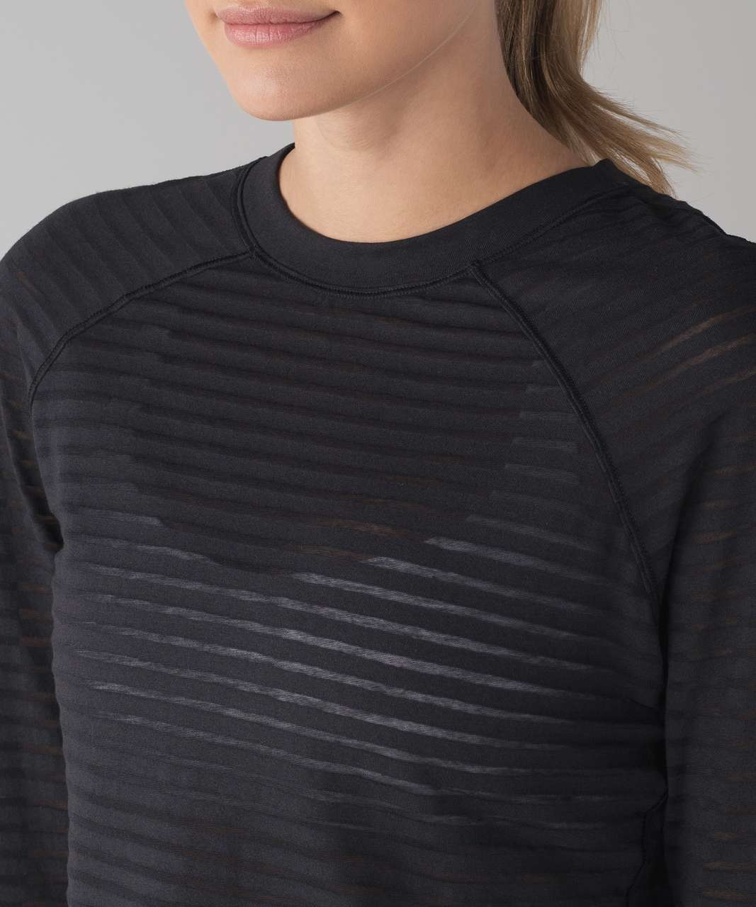 Lululemon Women's Uncovered Long Sleeve Crop Top in Black Size US