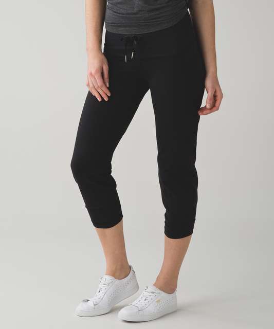 Lululemon Shake It Out Crop - Blooming Pixie Raspberry Black / Black ...