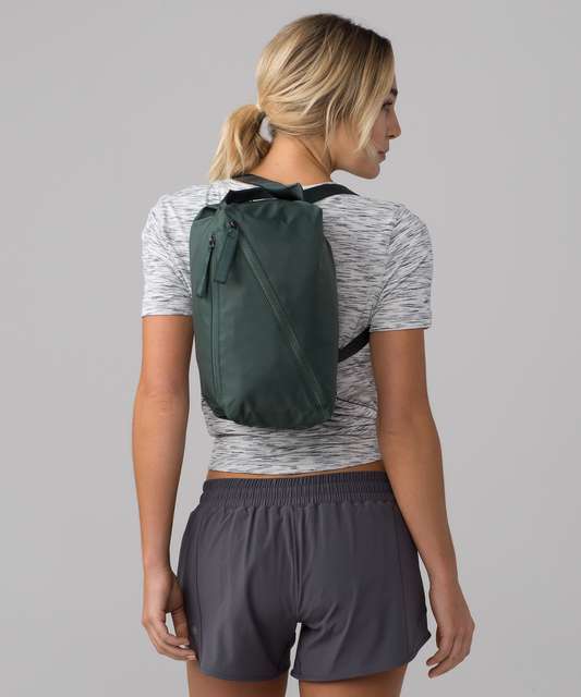 Lululemon Fast Track Bag (3L) - Dark Carbon - lulu fanatics