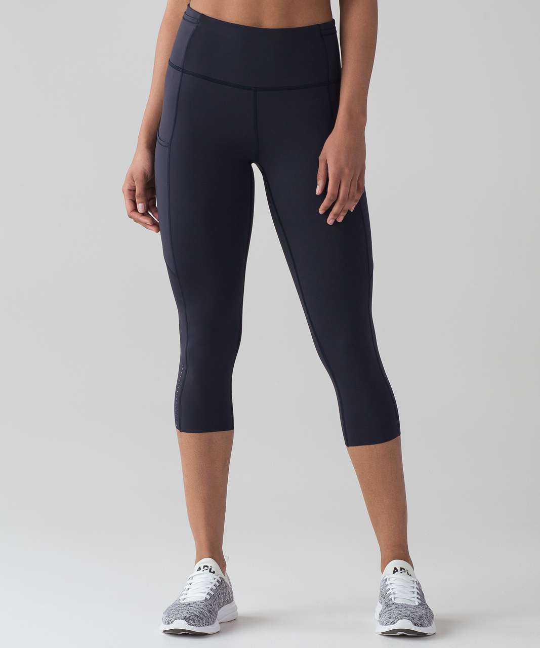 Lululemon Size 6 Fast Free Crop 19” True Navy Blue TRNV Reflective Run Tight