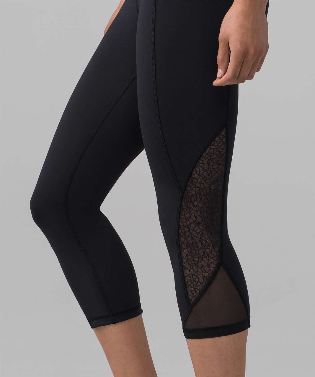 Lululemon Twist & Train Crop (19") - Black