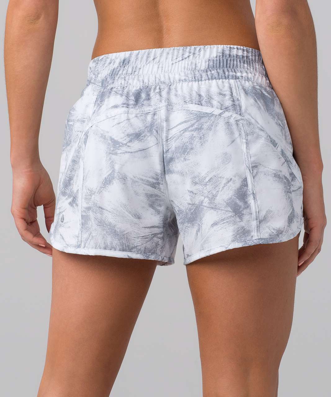 Lululemon Tracker Short V (4) - Breeze By White Light Cast