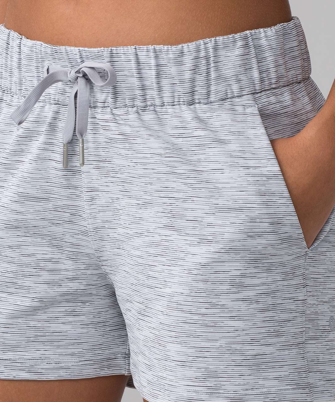 Lululemon On The Fly Short *2.5" - Wee Are From Space Ice Grey Alpine White / Ice Grey