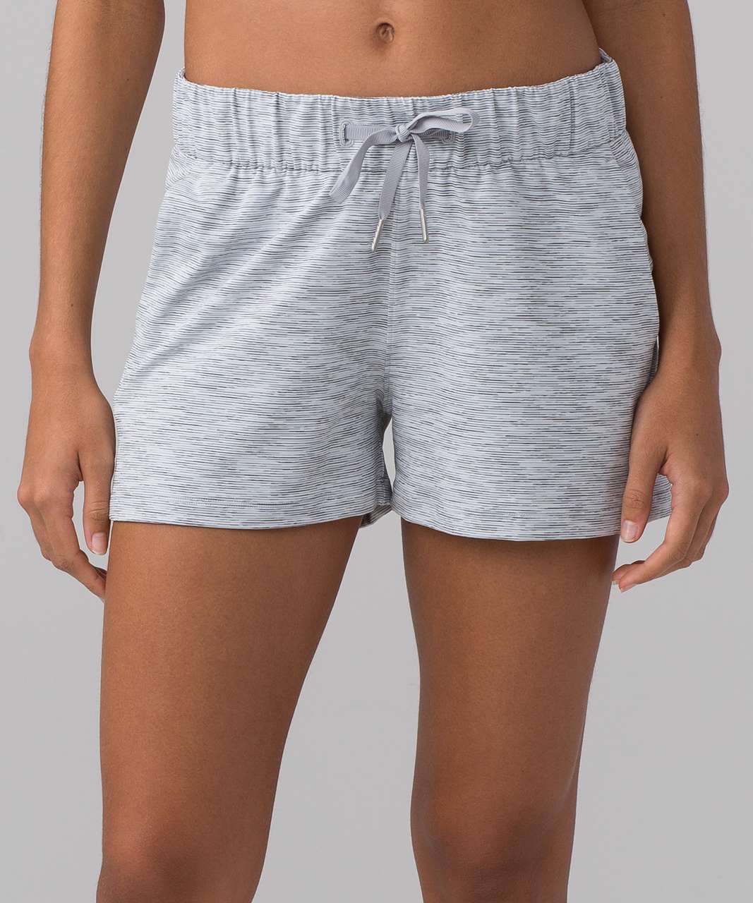 Lululemon On The Fly Short *2.5" - Wee Are From Space Ice Grey Alpine White / Ice Grey