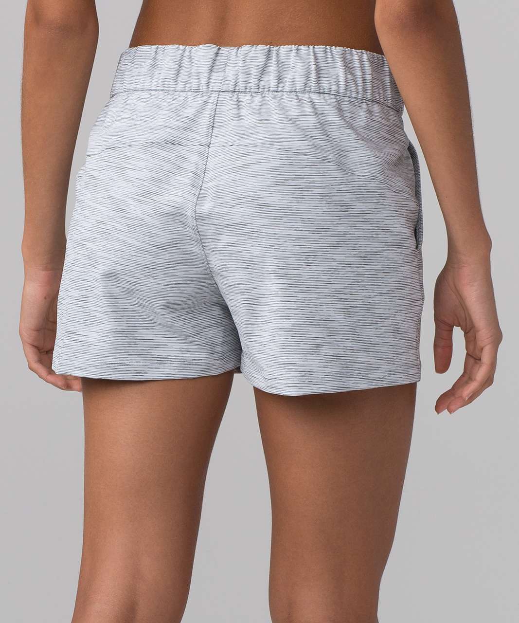 Lululemon On The Fly Short *2.5" - Wee Are From Space Ice Grey Alpine White / Ice Grey