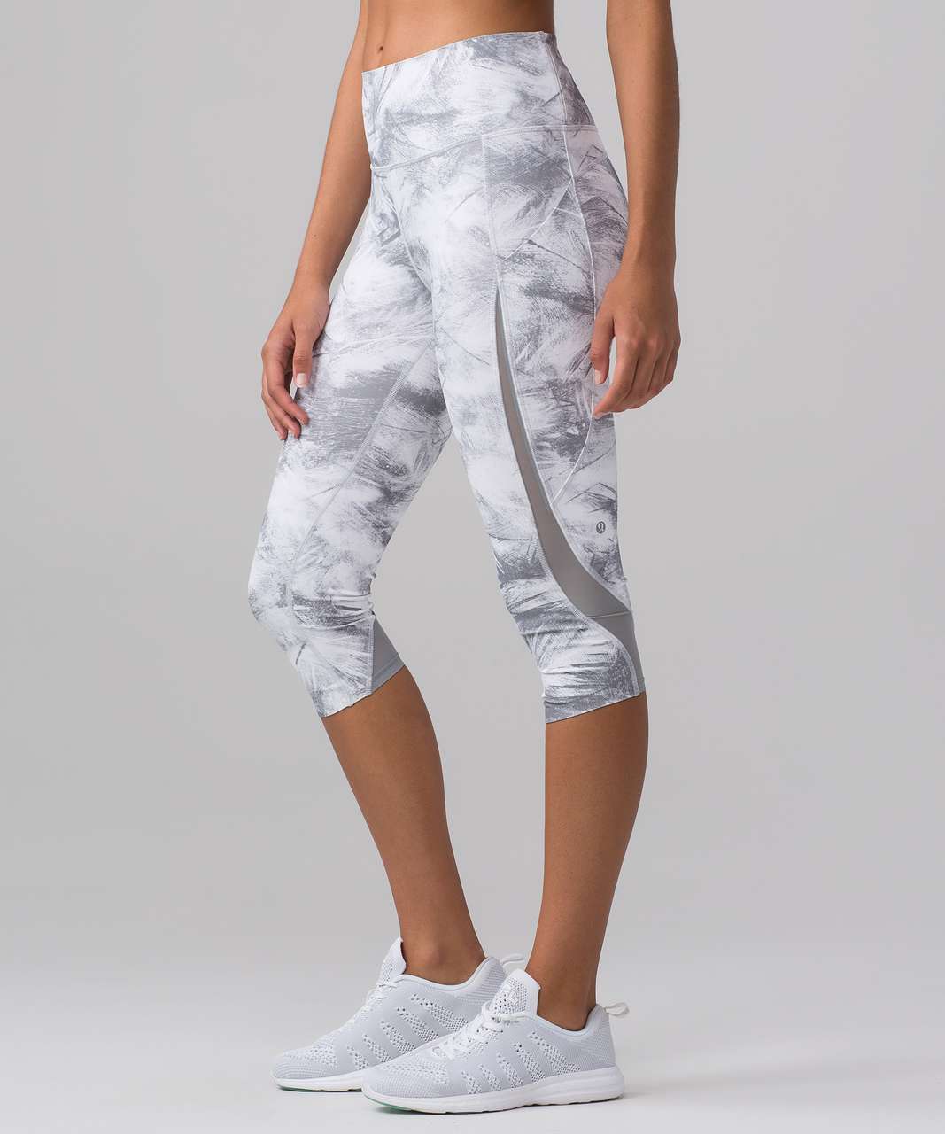 Lululemon Pace Perfect Crop (17") - Breeze By White Light Cast / Light Cast