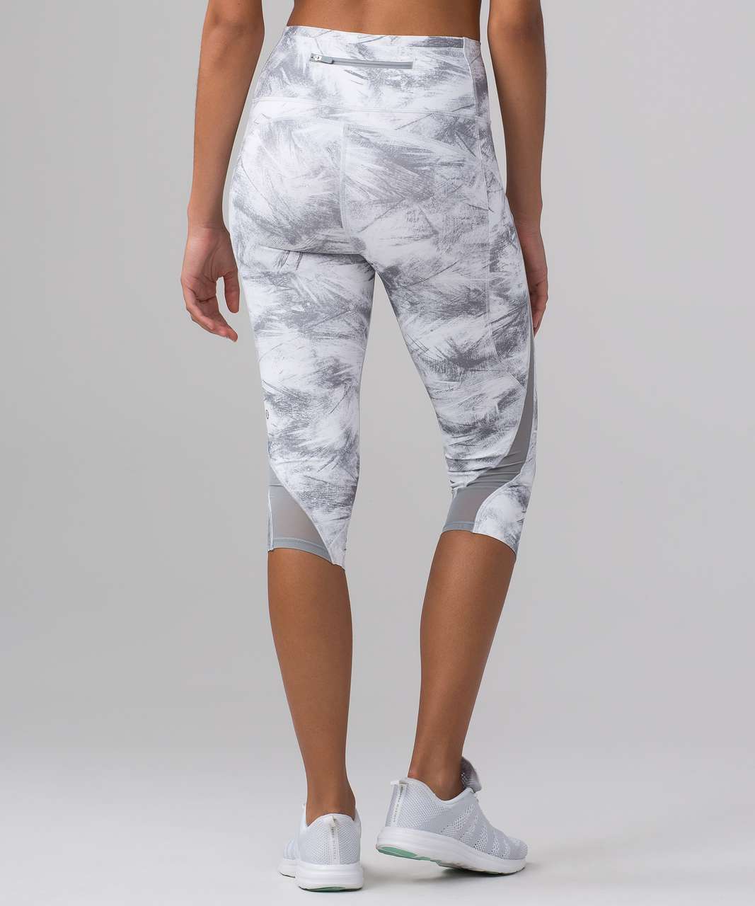 Lululemon Pace Perfect Crop (17") - Breeze By White Light Cast / Light Cast