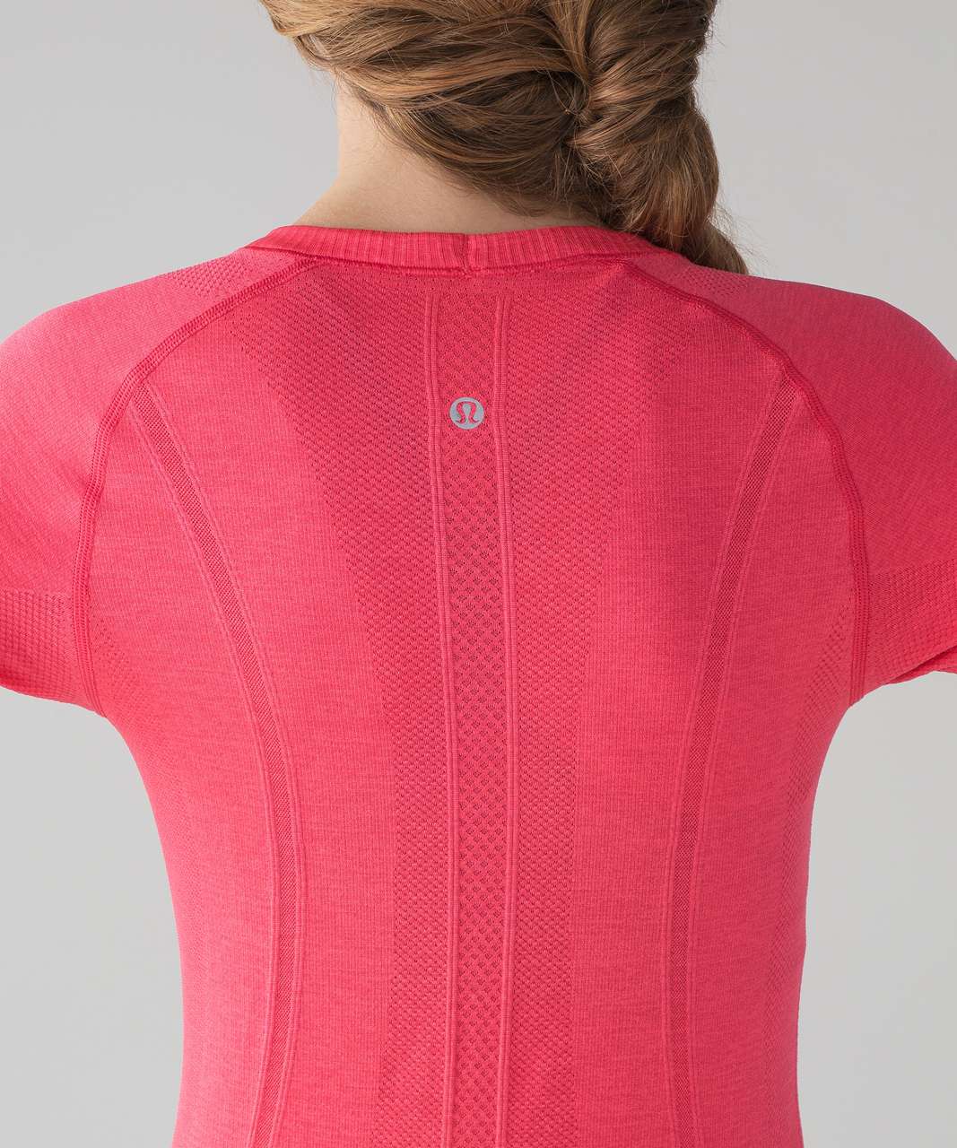 Lululemon Swiftly Tech Short-Sleeve Shirt 2.0, Lip Gloss, US10, Women's  Fashion, Activewear on Carousell