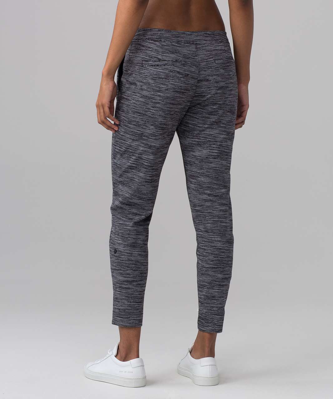 Lululemon Jet Crop (Slim) (Luxtreme 19") - Wee Are From Space Dark Carbon Ice Grey