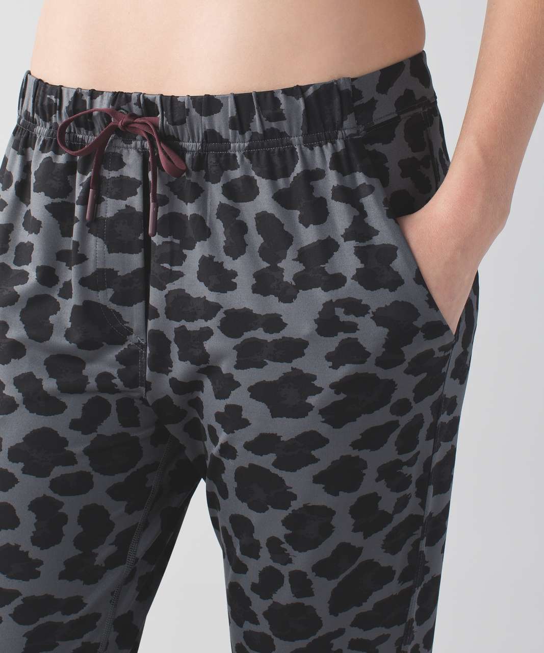 Lululemon Jet Crop (Slim) (Luon 19") - Cherry Cheetah Dark Slate Black