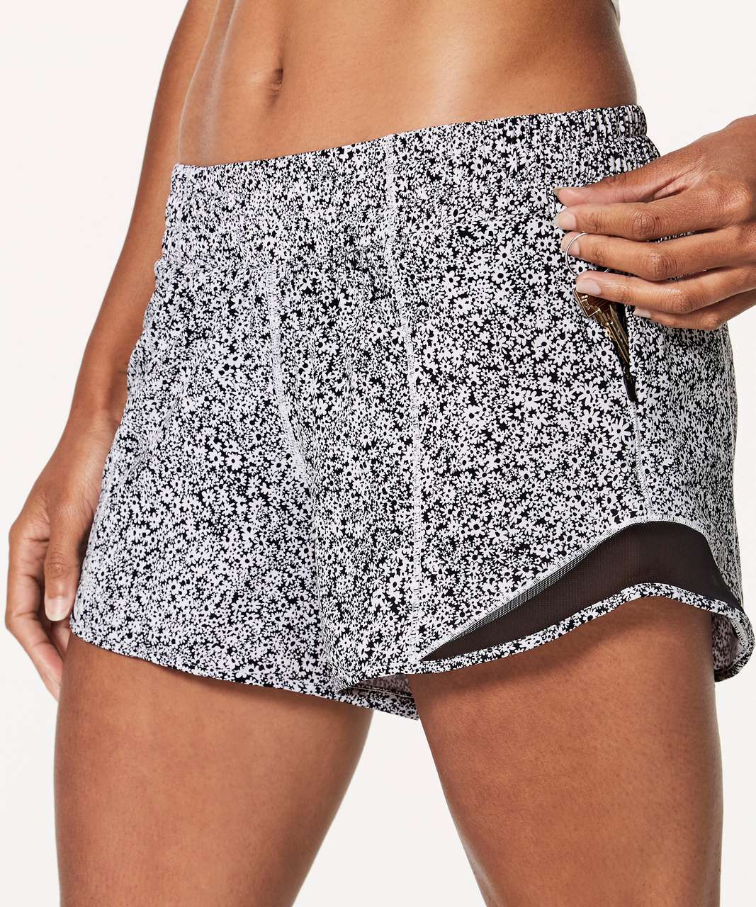 Lululemon Hotty Hot Short II (Long 4") - Ditsy Daisy White Black / Black