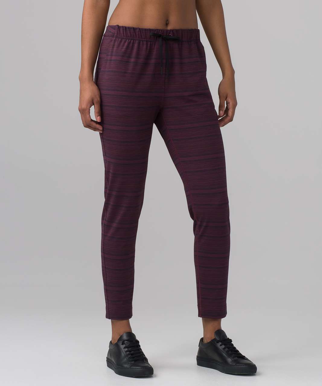 Lululemon Jet Crop (Slim) (Luxtreme 19) - Giant Herringbone Black  Heathered Black - lulu fanatics