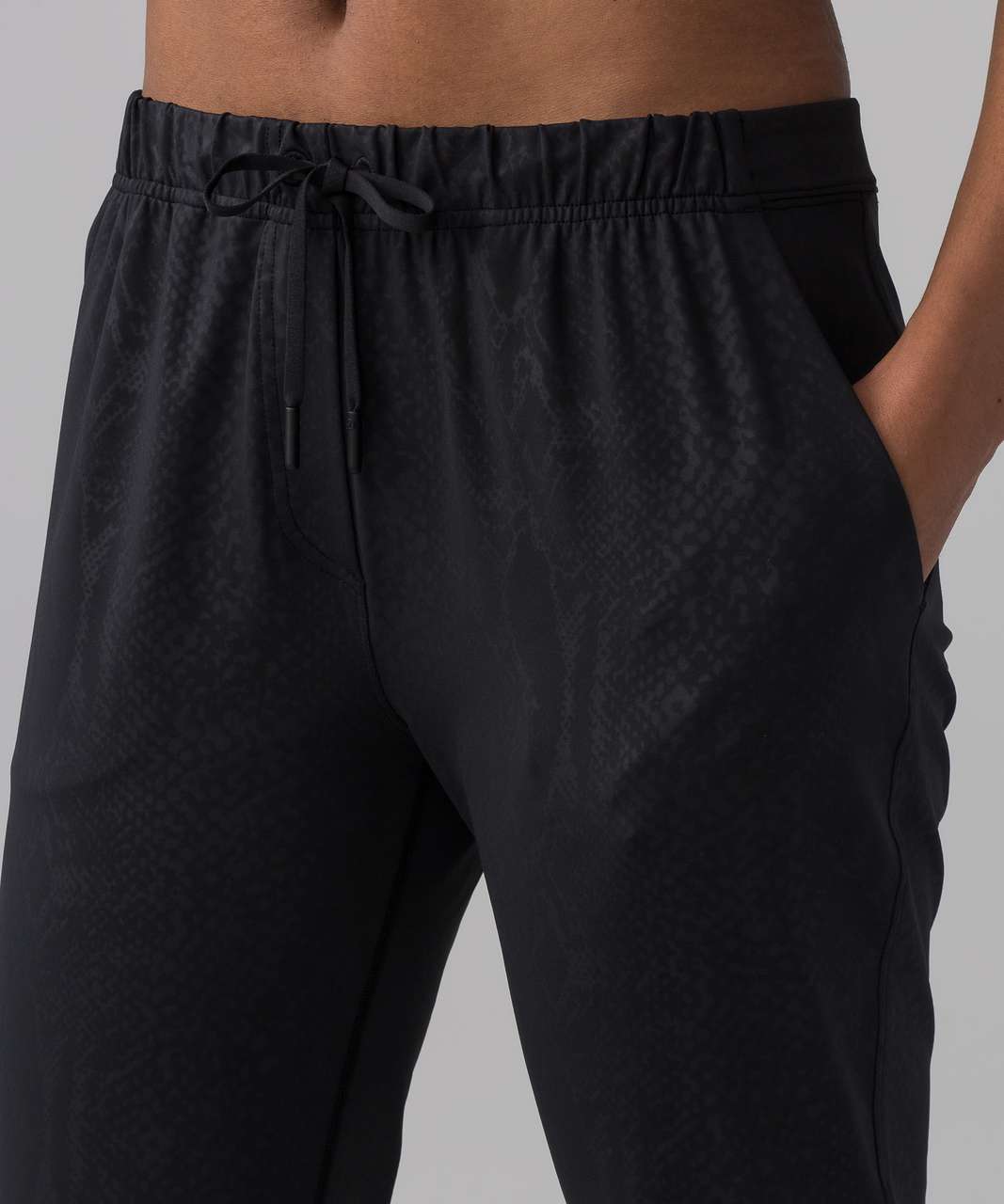 Lululemon Jet Crop (Slim) (Luxtreme 25.5) - Desert Snake Embossed Black - lulu  fanatics