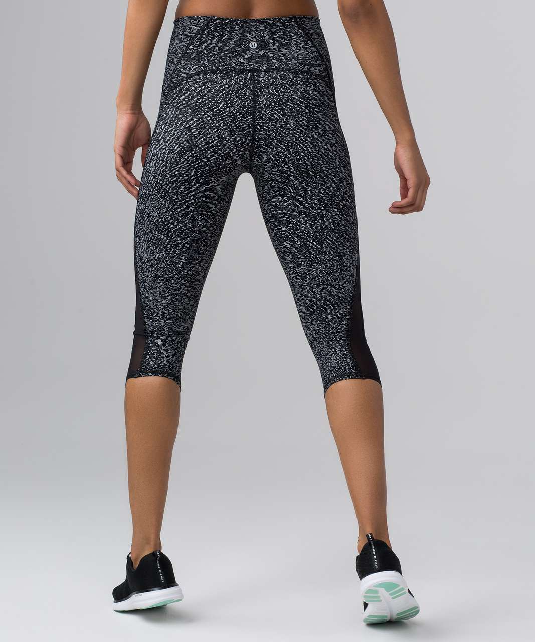 Lululemon Train Times Crop (17) - Soundwave White Black / Black - lulu  fanatics