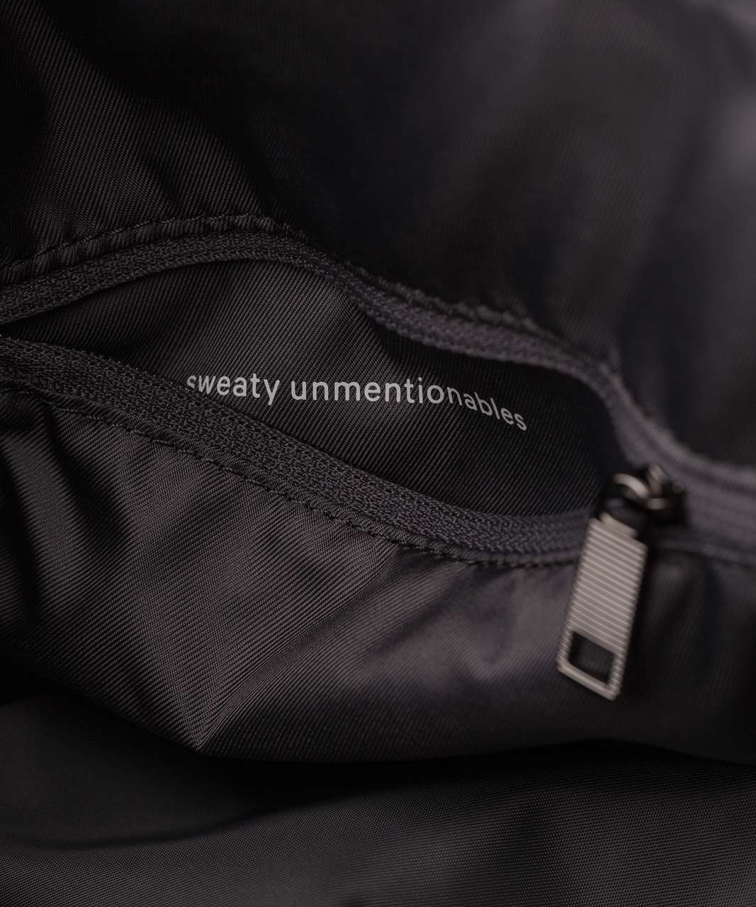 Lululemon Enroute Bag II (17L) - Dark Carbon