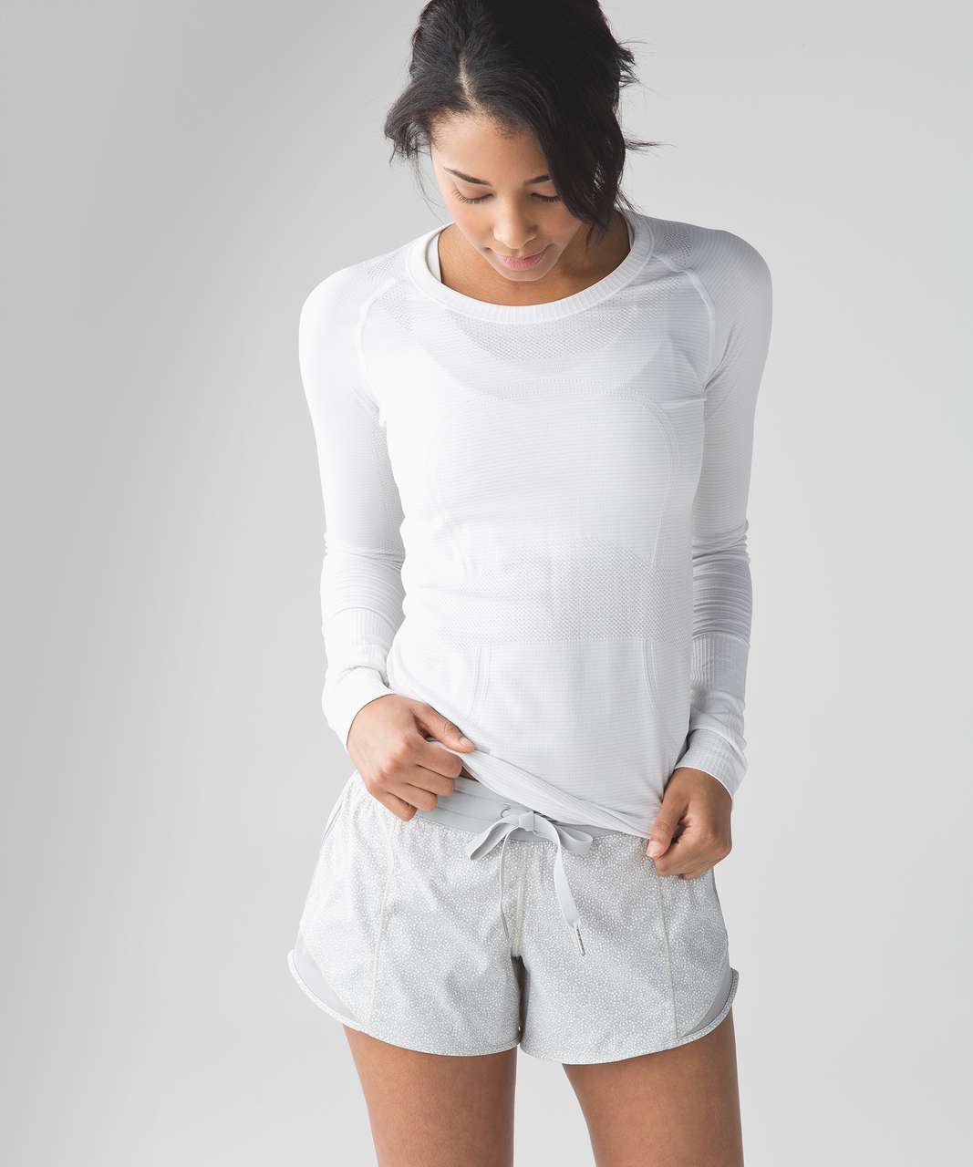 Lululemon Hotty Hot Short (Long 4") - Freckle Flower White Seal Grey / Seal Grey