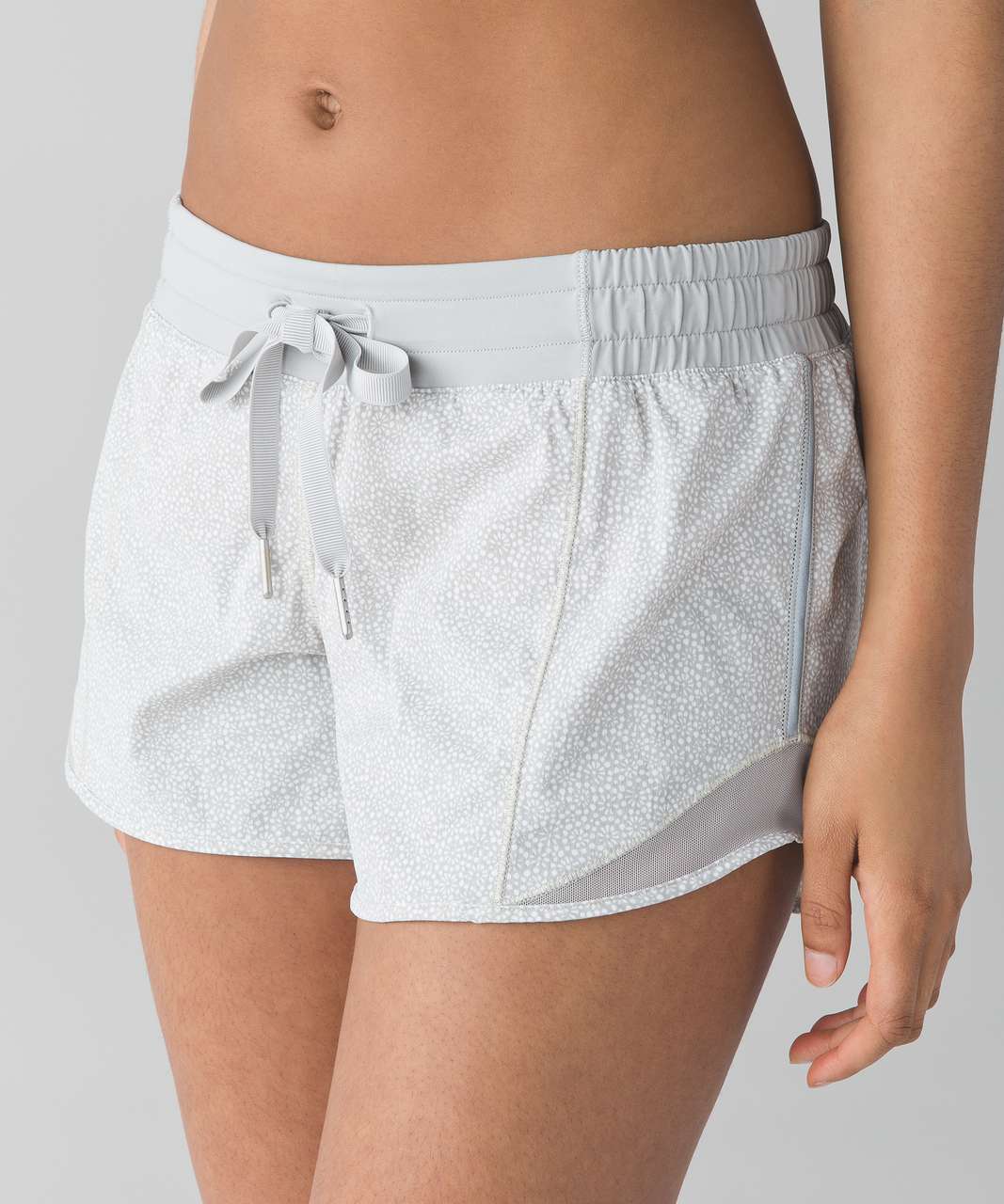 Lululemon Hotty Hot Short (Long 4") - Freckle Flower White Seal Grey / Seal Grey