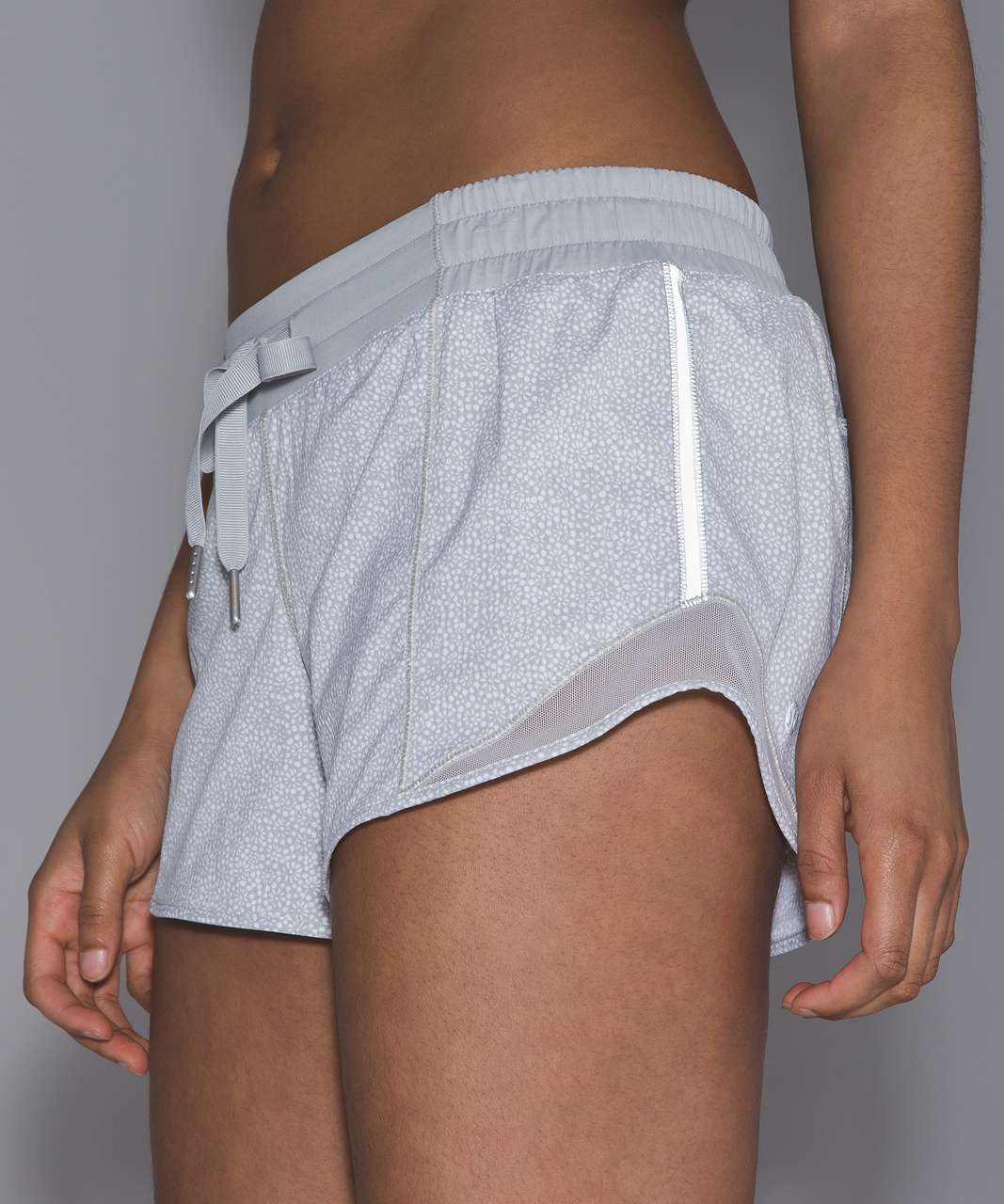 Lululemon Hotty Hot Short (Long 4") - Freckle Flower White Seal Grey / Seal Grey