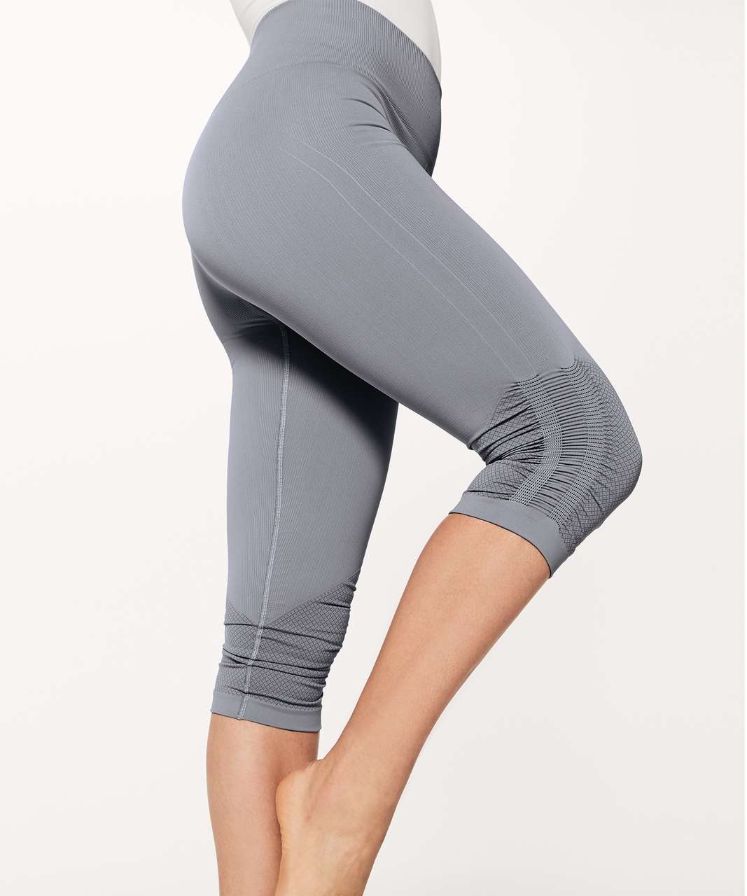 Lululemon Awakening Crop *Taryn Toomey Collection 17" - Gris