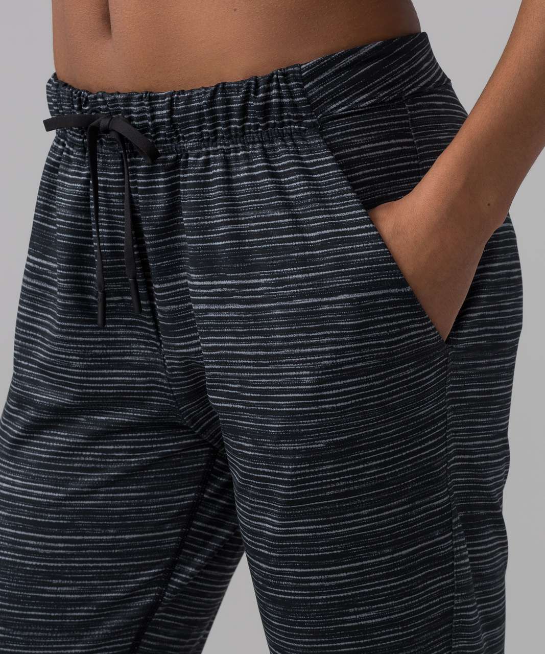 Lululemon Jet Crop (Slim) (Luxtreme 19") - Blurry Belle Battleship Black