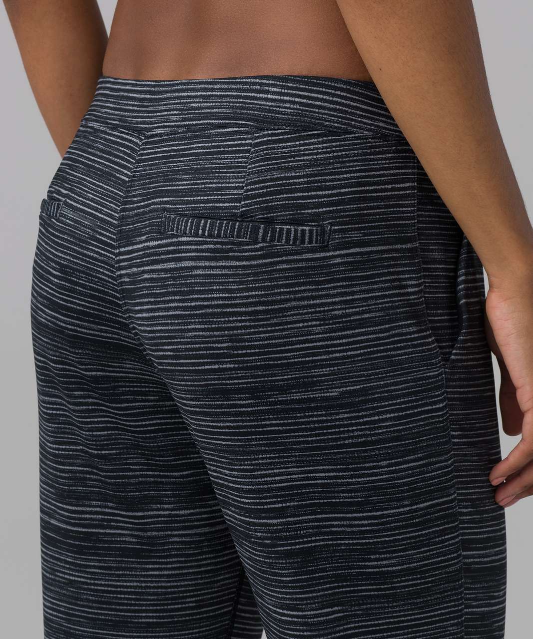 Lululemon Jet Crop (Slim) (Luxtreme 19) - Blurry Belle Battleship Black -  lulu fanatics