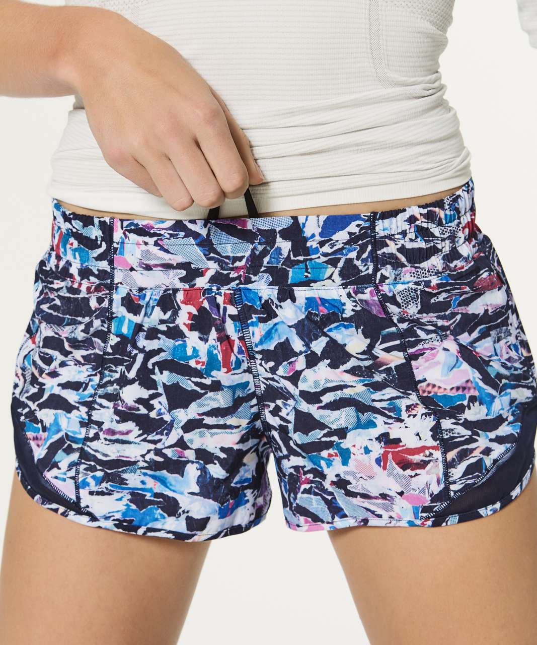 Lululemon Hotty Hot Short II *2.5 - Culture Clash Multi Black