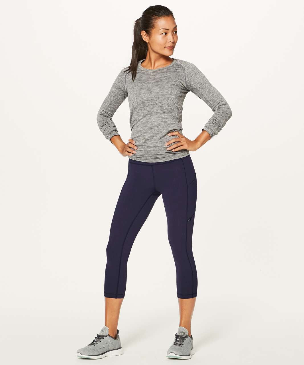 Lululemon Speed Up Crop (21) - Midnight Navy - lulu fanatics