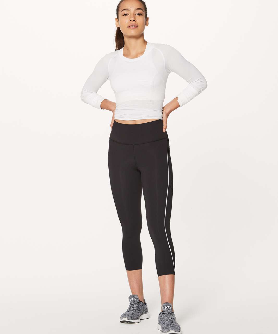 Lululemon Chase Me Crop (21") - Black / White