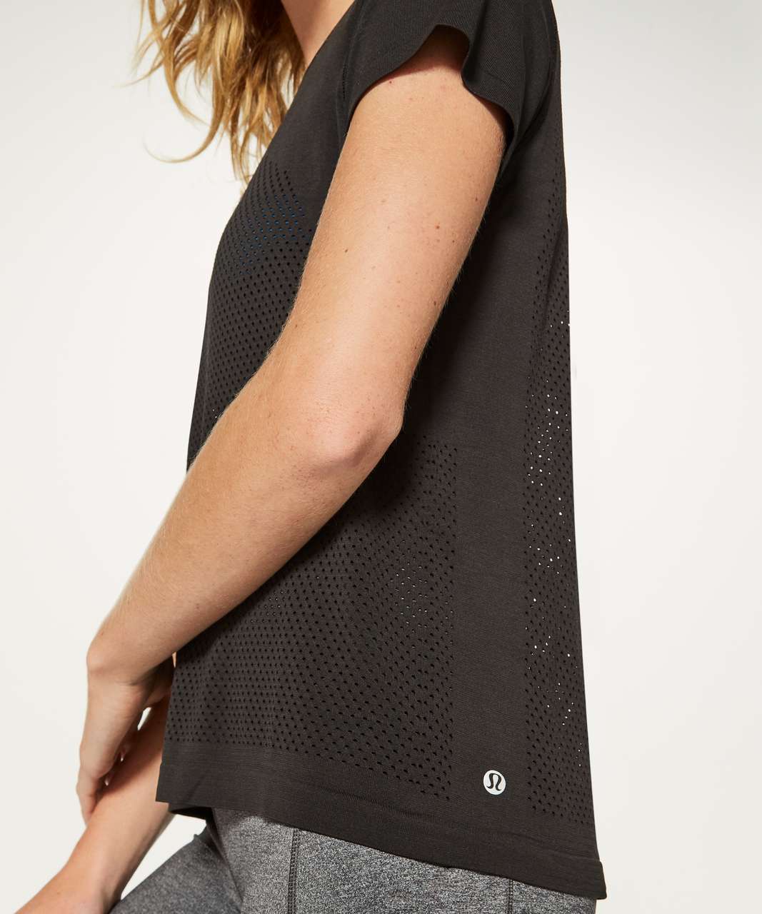 Lululemon Breeze By Short Sleeve - Black / Black