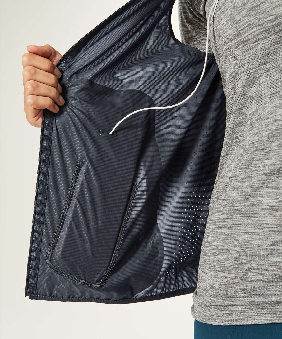 Lululemon Like The Wind Vest - Melanite