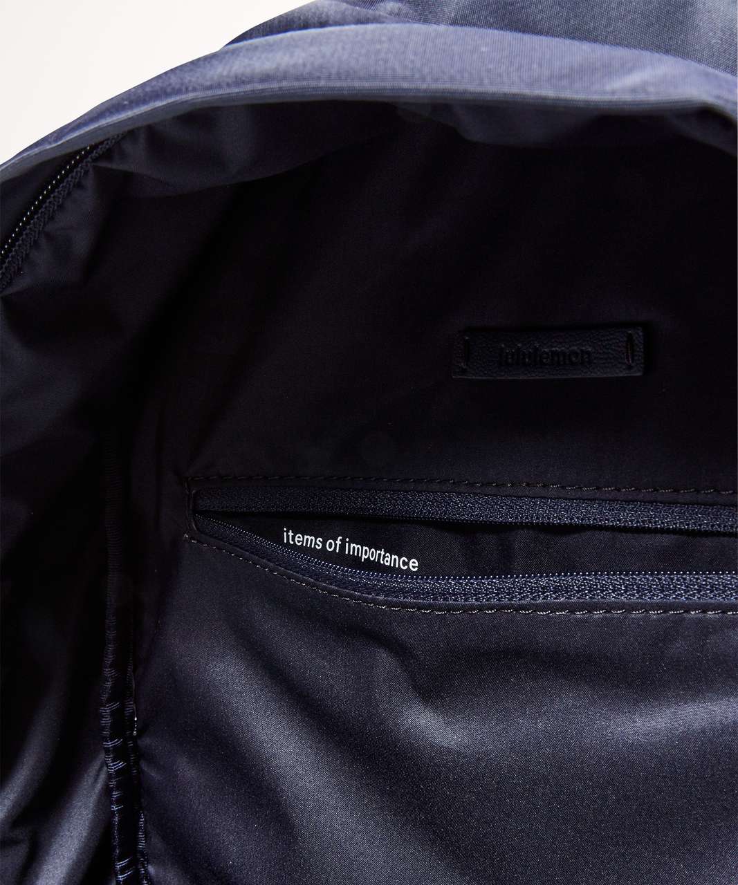 Lululemon Everywhere Backpack (17L) - Midnight Navy