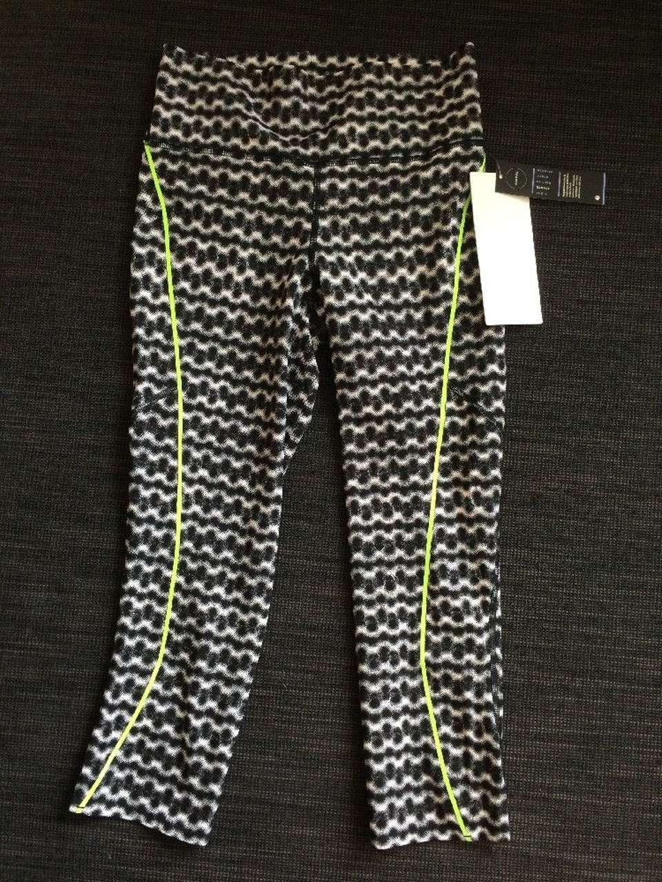 Lululemon Crop Legging Crops. 2014 SEAWHEEZE Half-Marathon Size Women's 6