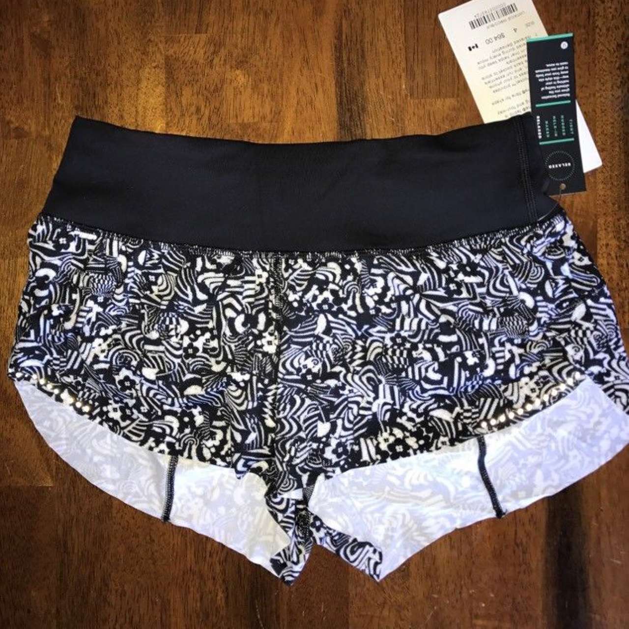 Lululemon Chase Me Short *SW - 2017 Seawheeze - WBCO / BLK - lulu fanatics