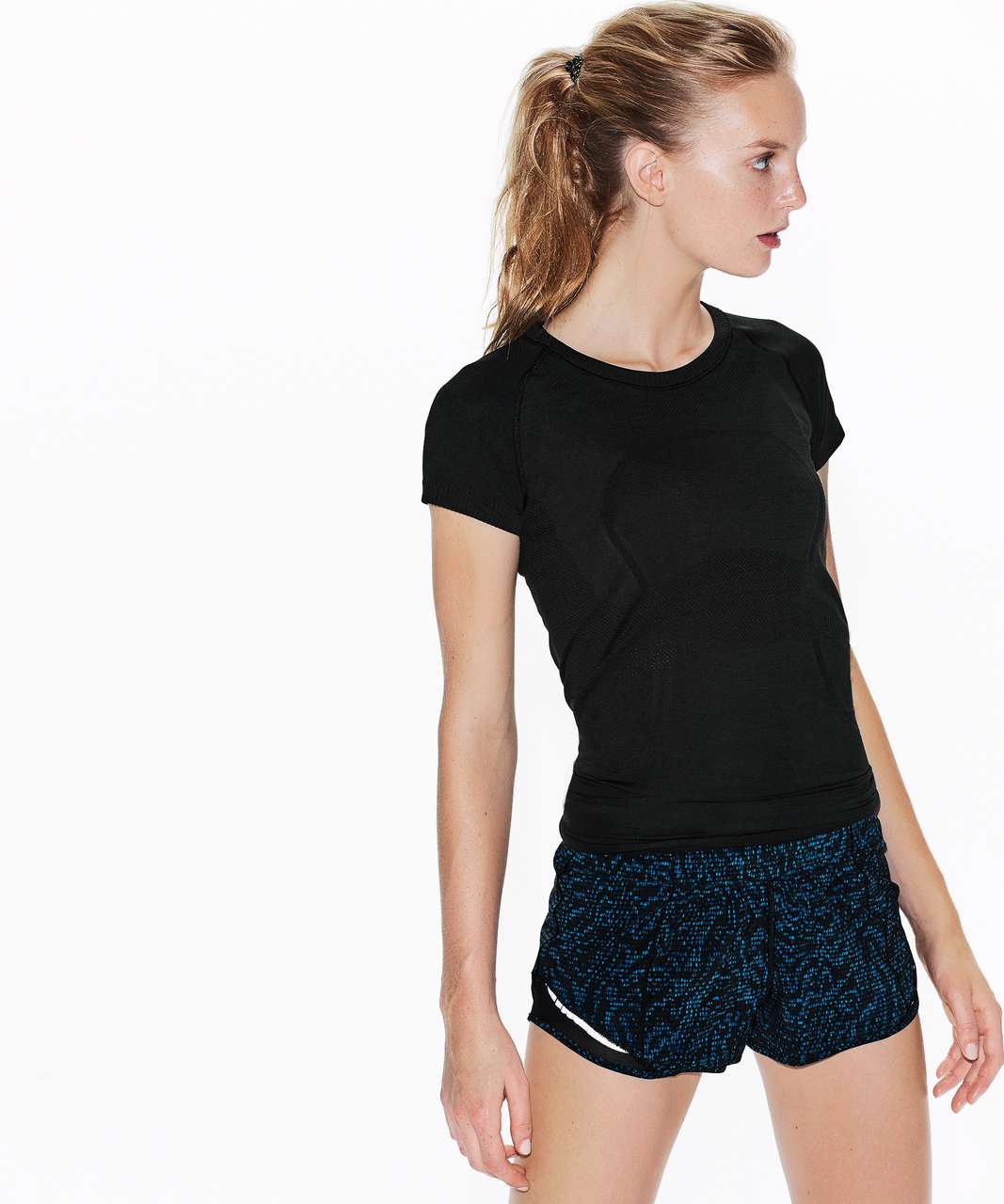 Lululemon Hotty Hot Short II (2.5") - Pulse Capri Black / Black