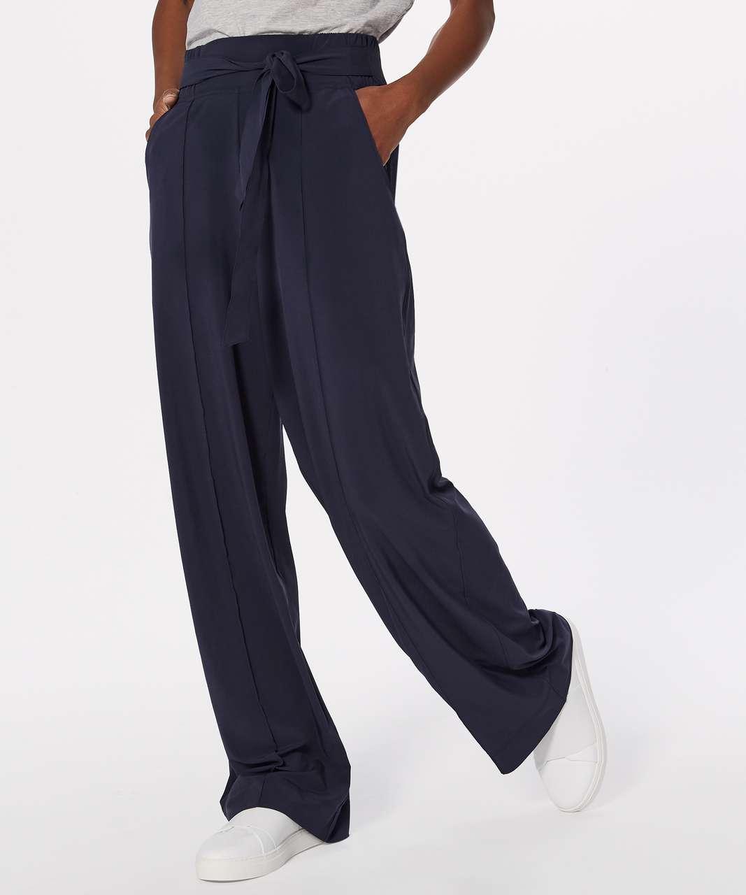 Lululemon Noir Pants.  Pants for women, Clothes, Wide leg pants