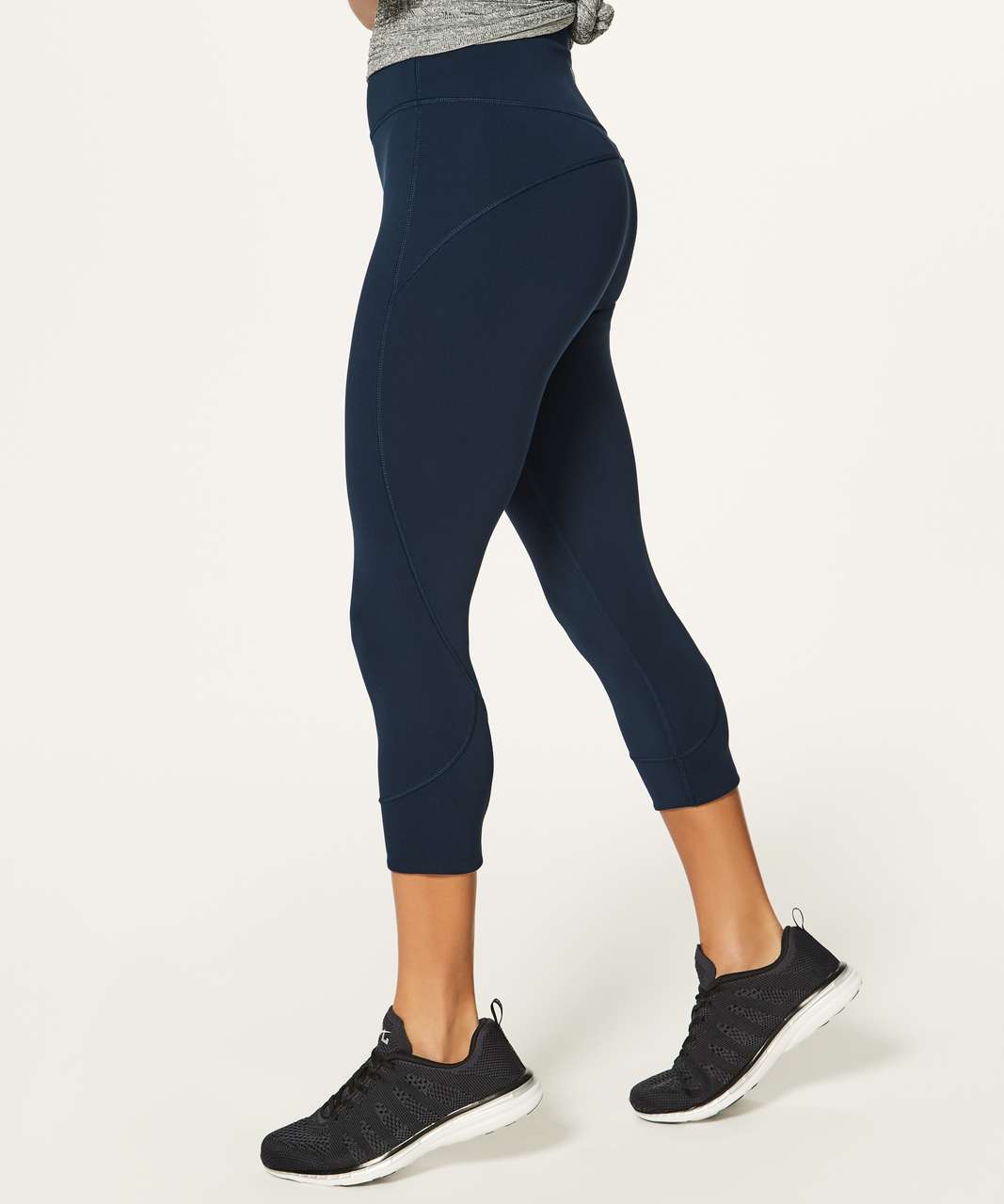 BNWT Lululemon In Movement Crop Everlux 19” Size 2 in Incognito