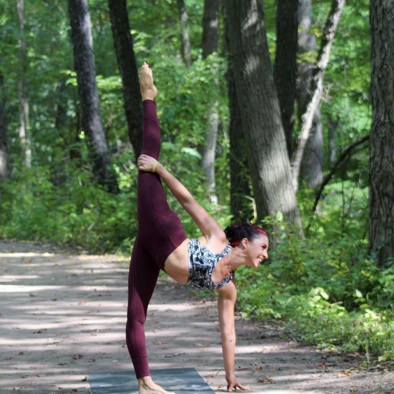 Lululemon In Movement 7/8 Tight Everlux 25 Leggings Garnet Maroon Color  Size 4