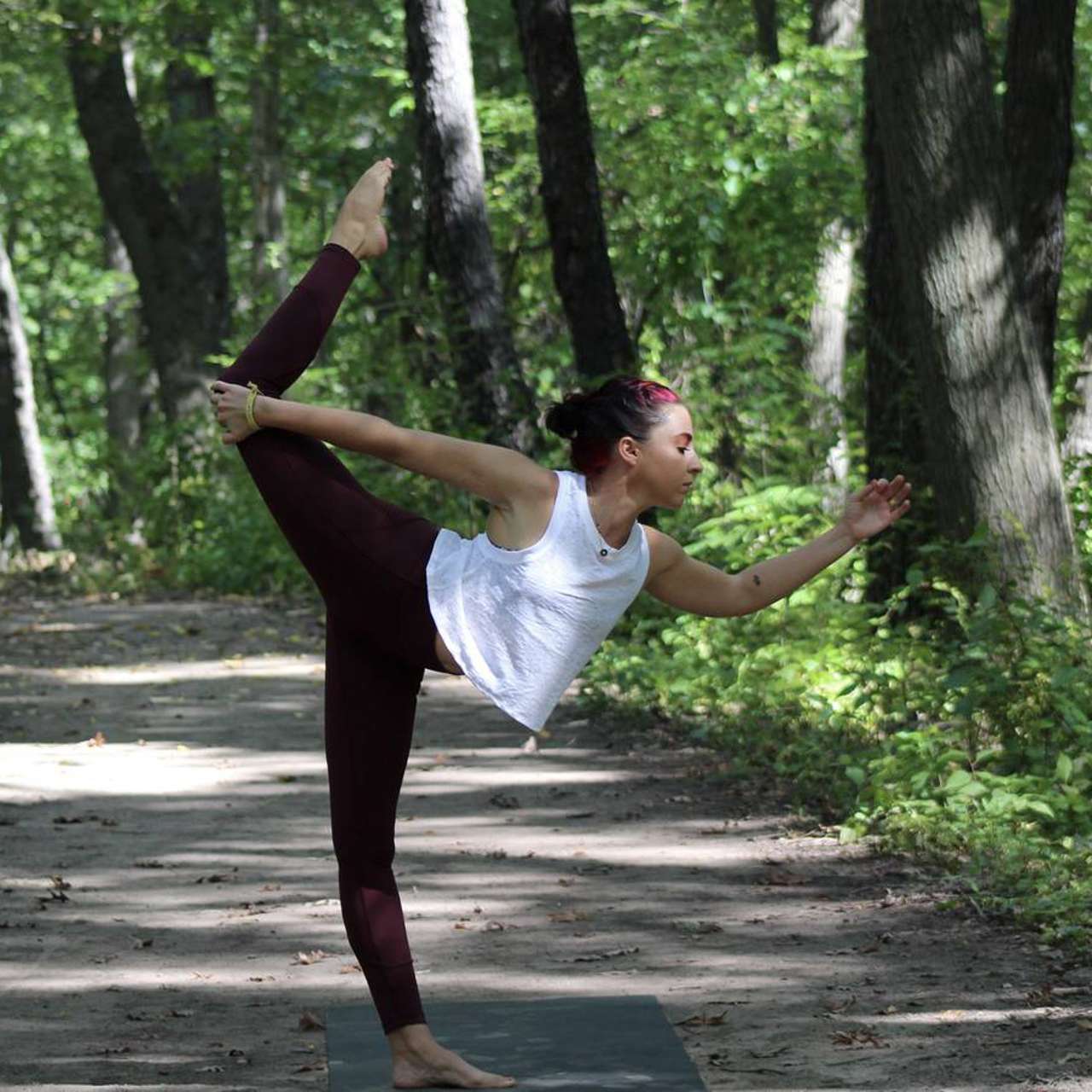 Lululemon In Movement 7/8 Tight *Everlux 25 - Garnet - lulu fanatics