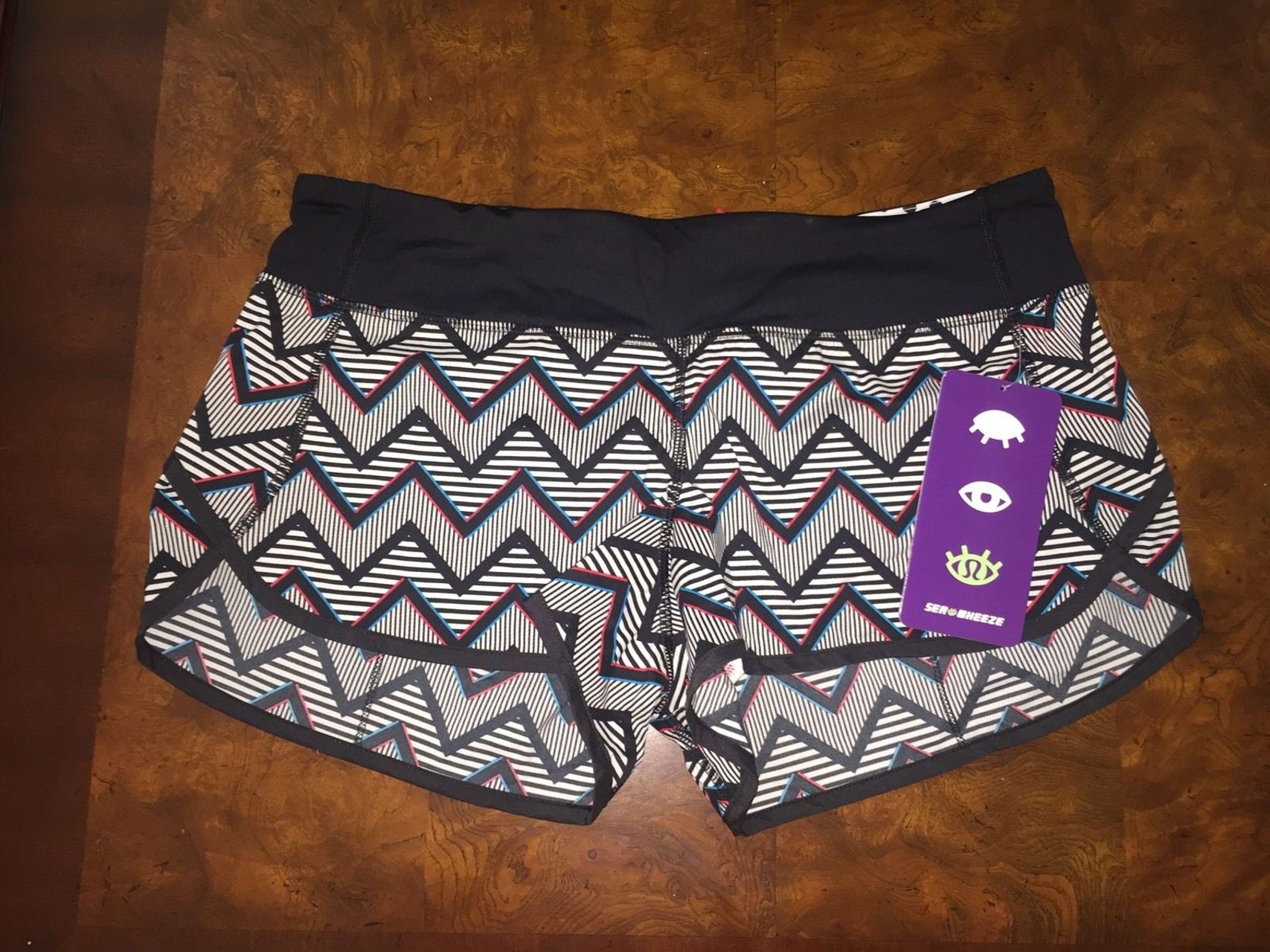 🦄 RARE Lululemon Seawheeze Bugs Speed Short Size 2 - Gem