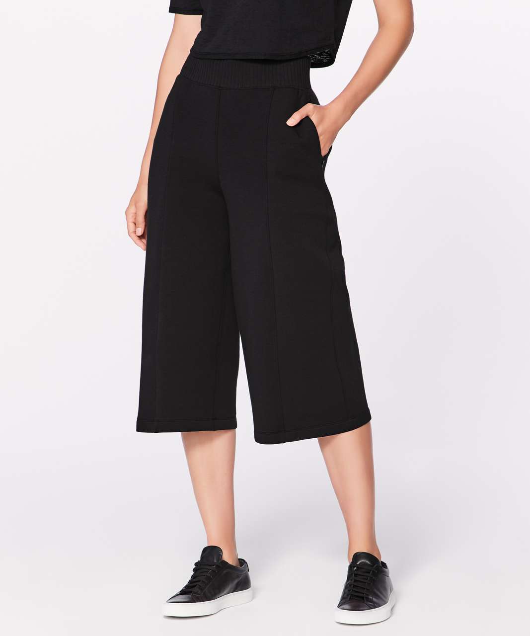 Lululemon New Form Crop (17") - Black