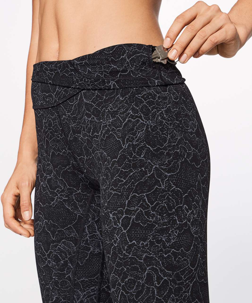 Lululemon Align Crop *19" - Lacescape Dark Cast Black