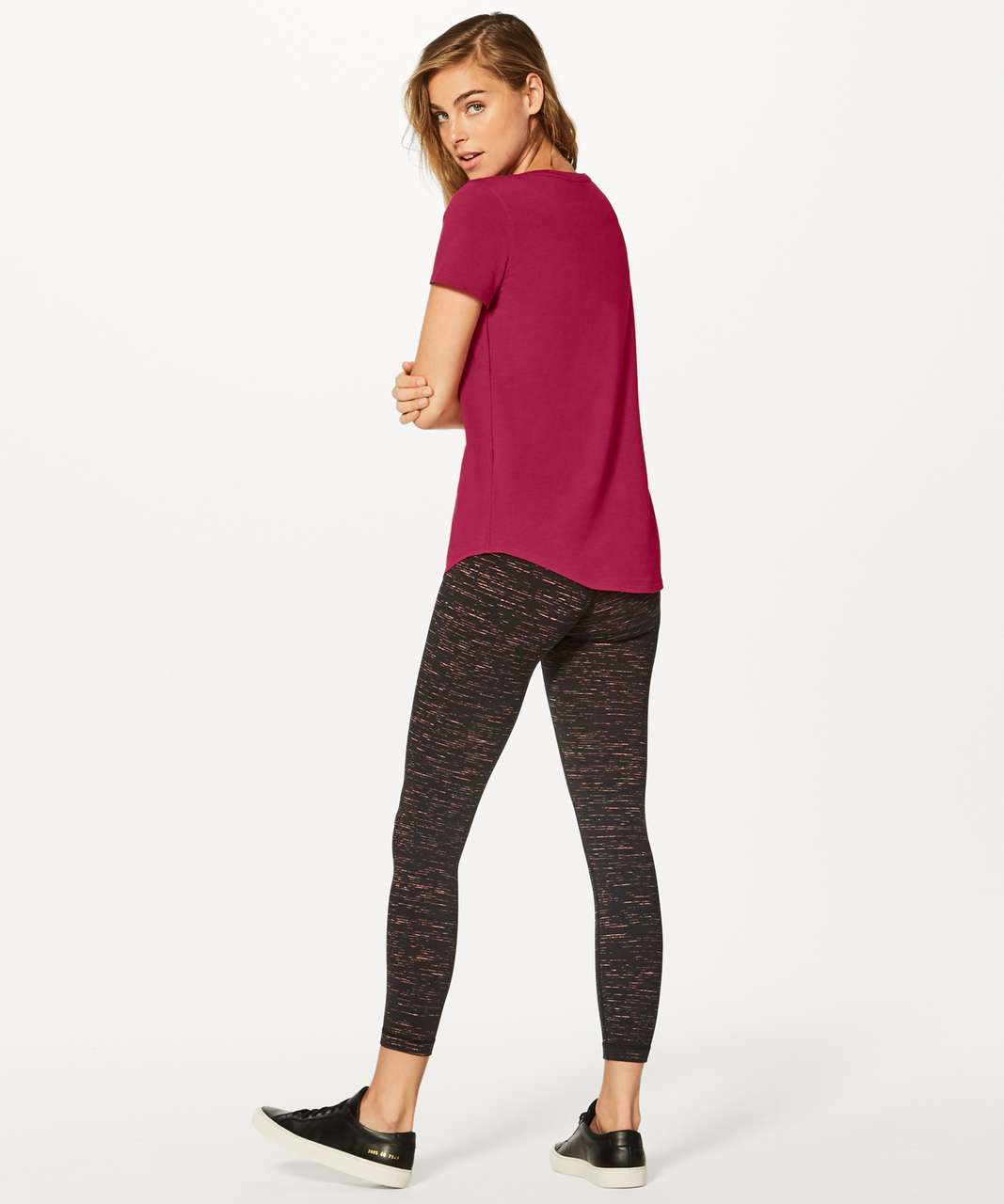 Lululemon Love Tee V - Scarlet