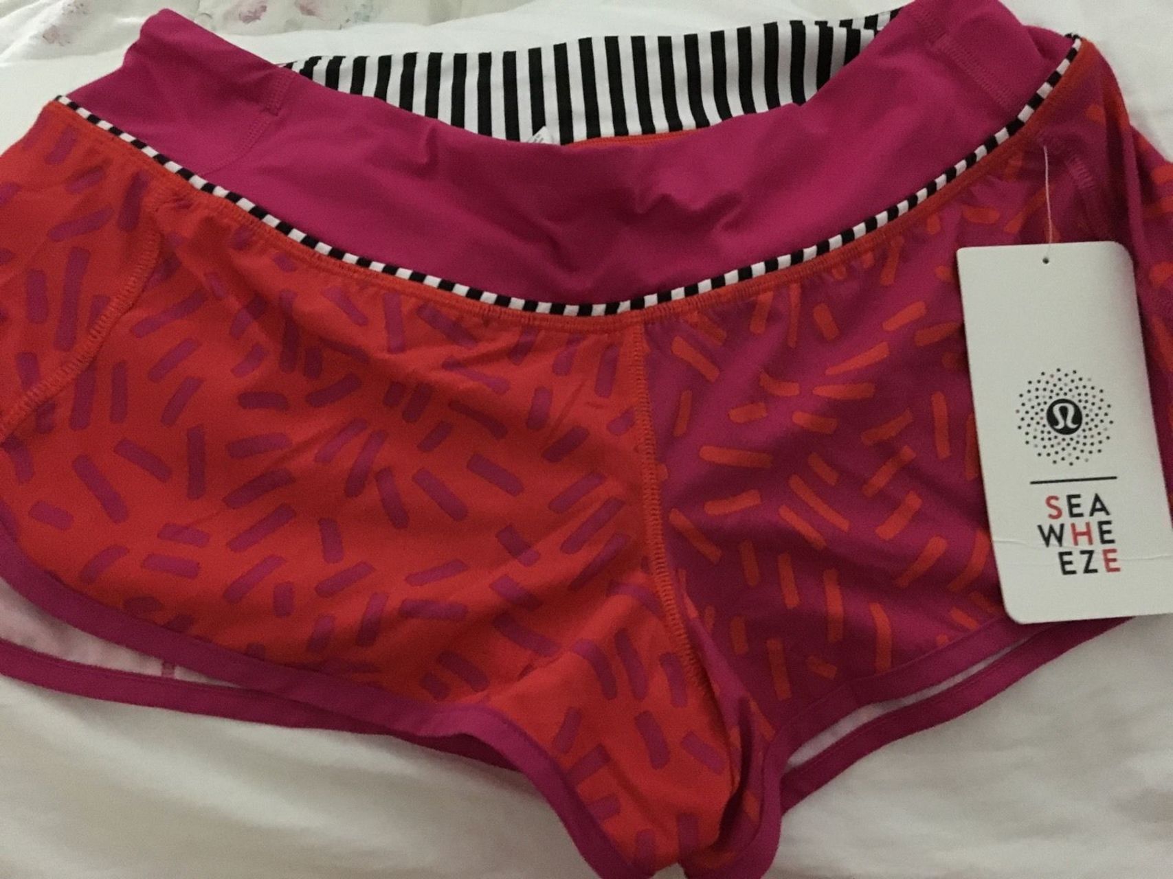 Lululemon Speed Short - 2015 Seawheeze - Fuschia with Red Squiggles