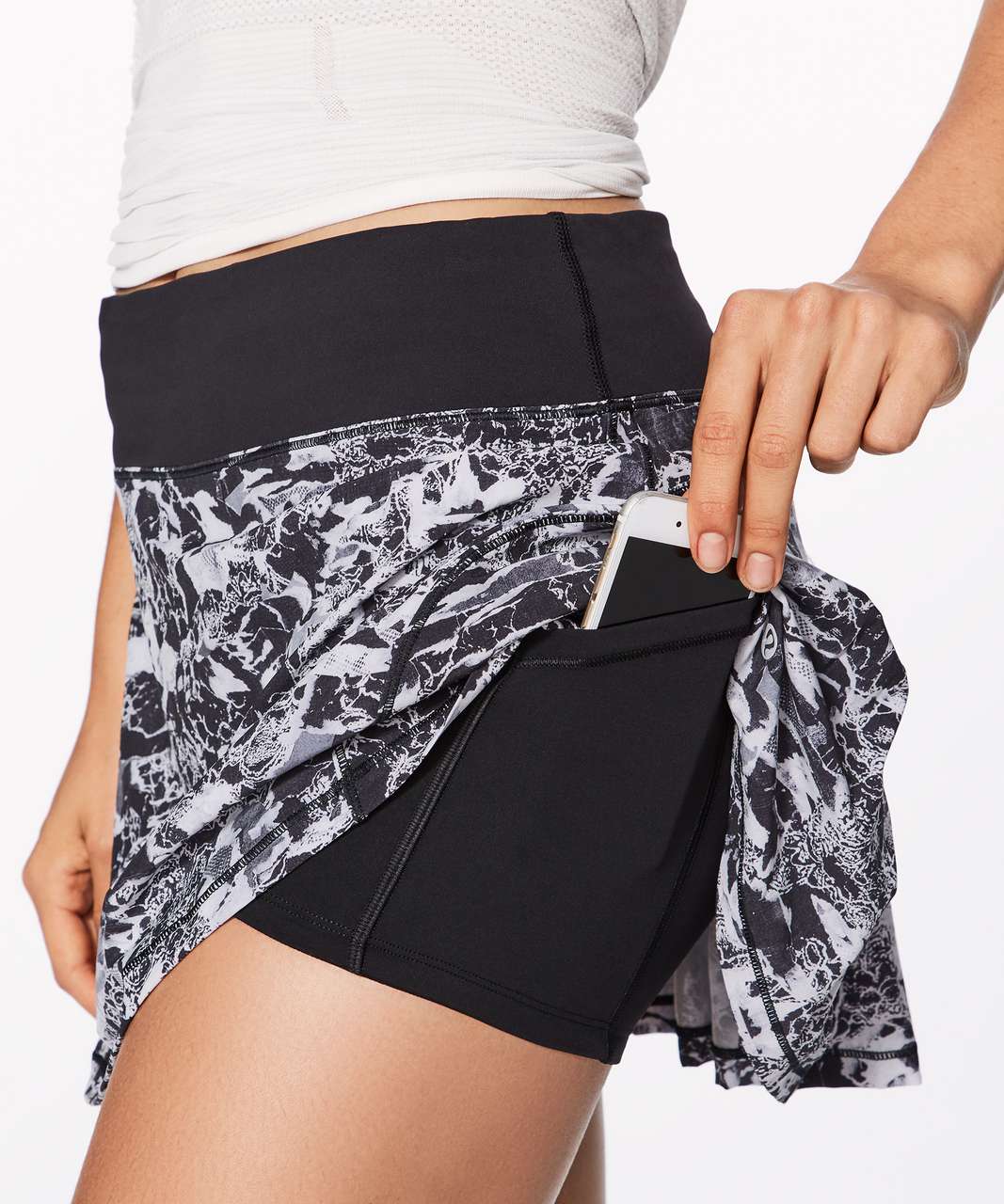 Lululemon Circuit Breaker Skirt II (Tall) (15") - Interlaced Alpine White Black / Black