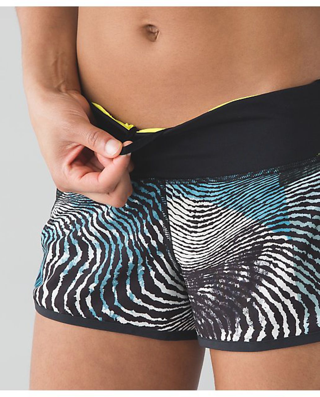 Lululemon Seawheeze Speed Shorts Mosaics Size 2 