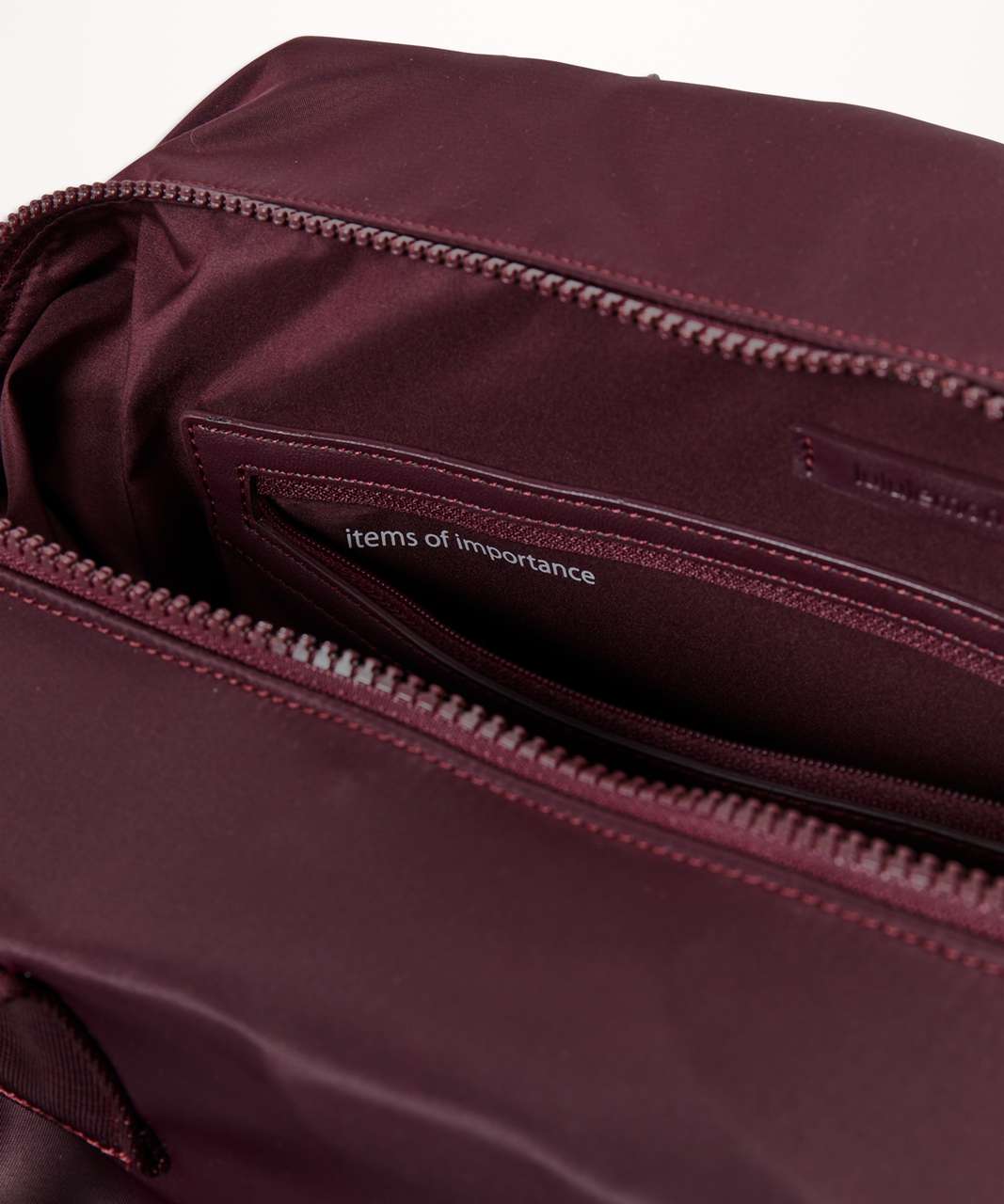 Lululemon Go Lightly Duffel (32L) - Garnet