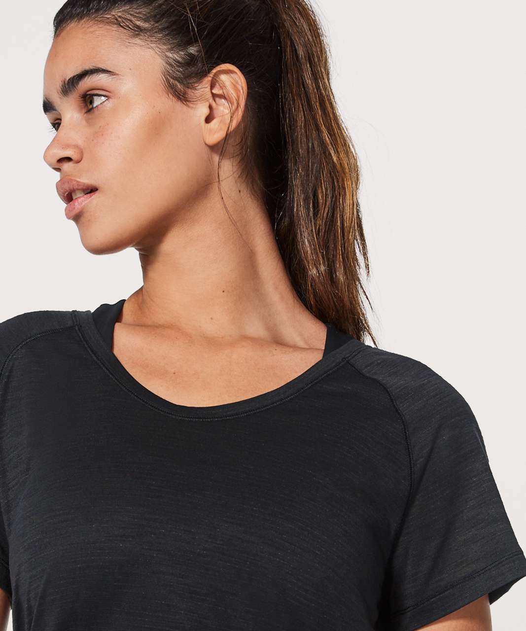 Lululemon Back In Action Short Sleeve - Heathered Black / Black