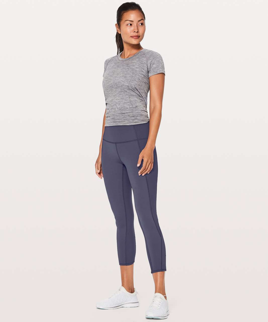 Mid-size fit pic! SS Swiftly in midnight navy with 23” Zoned In tights in  cerulean blue : r/lululemon