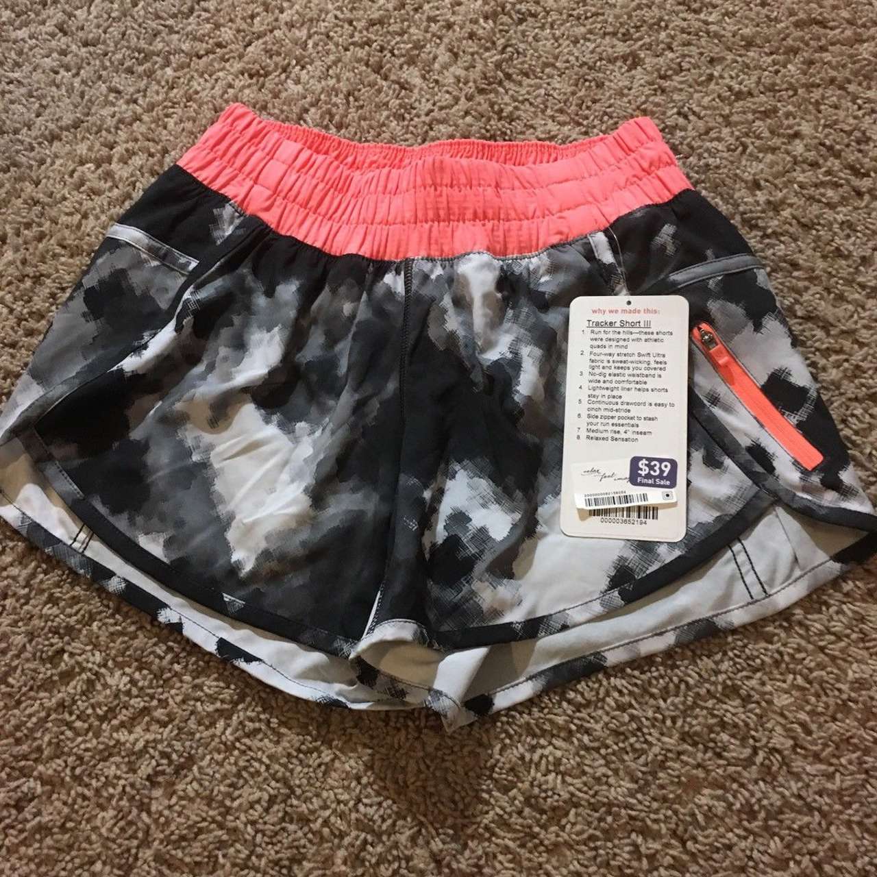 Lululemon Tracker Short III - Blooming Pixie Black White / Very Light Flare