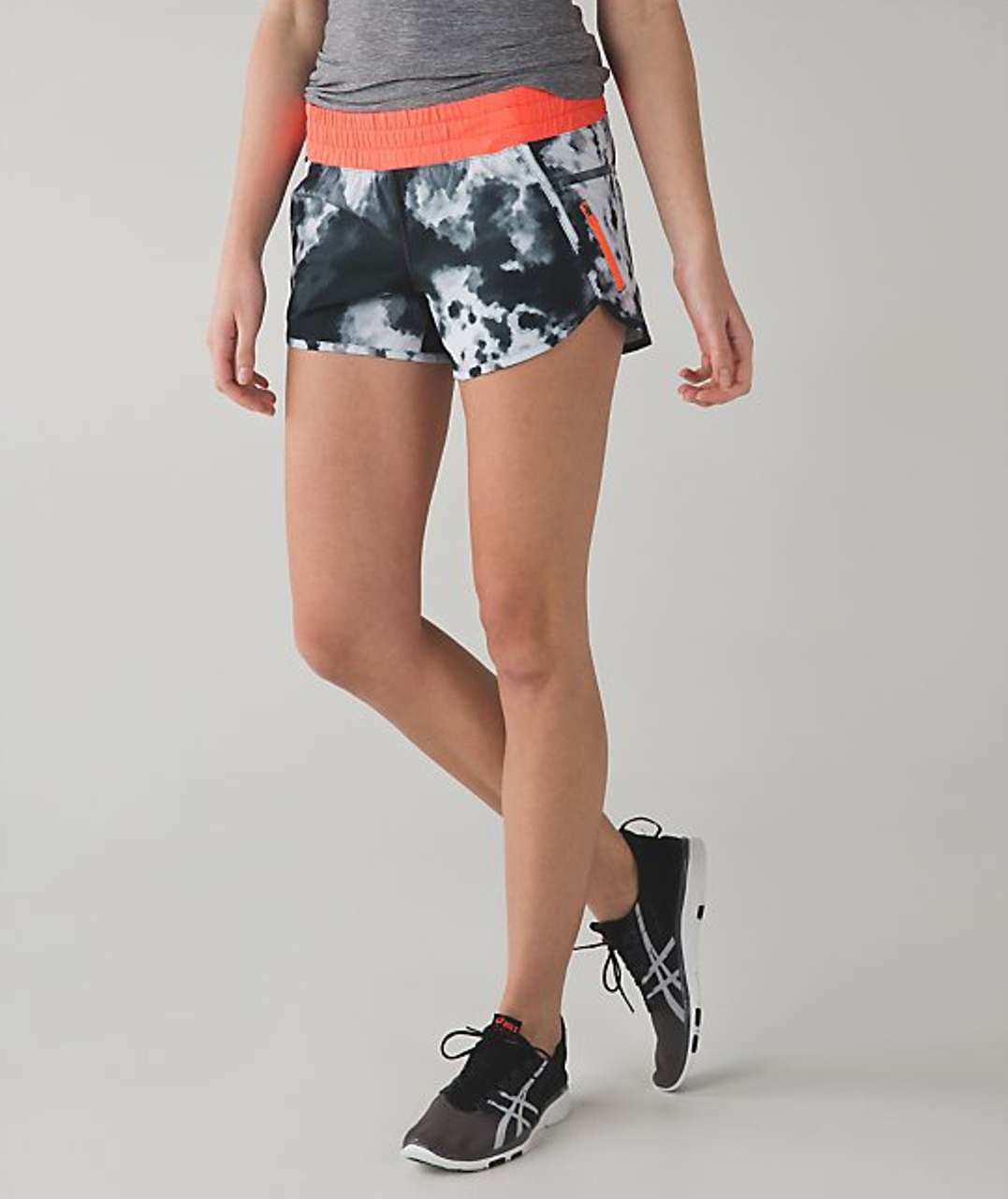 Lululemon Tracker Short III - Blooming Pixie Black White / Very Light Flare